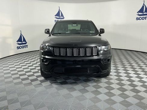 Used 2021 Jeep Grand Cherokee Laredo X image 2