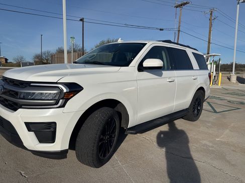 Used 2024 Ford Expedition XLT image 7