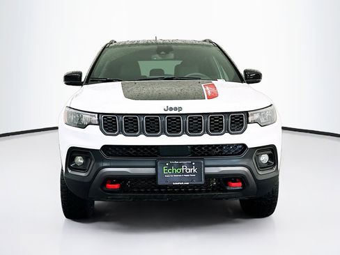 Used 2025 Jeep Compass Trailhawk AWD/4WD image 2