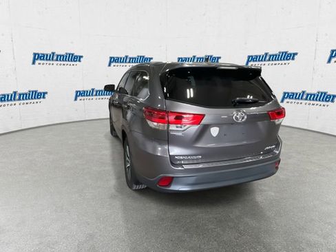 Used 2017 Toyota Highlander XLE image 9
