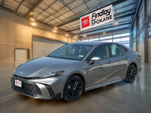 Used 2025 Toyota Camry SE FWD image 1