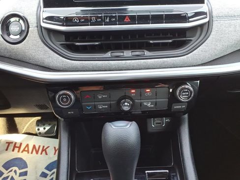Used 2025 Jeep Compass Sport w/ Mopar Graphics Package AWD/4WD image 19