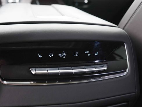 Used 2022 Cadillac Escalade Sport Platinum w/ Heavy-Duty Trailer Package AWD/4WD image 18