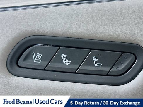 Used 2022 Cadillac Escalade Premium Luxury Platinum AWD/4WD image 27