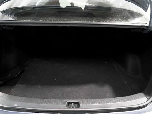 Used 2021 Toyota Corolla LE image 8