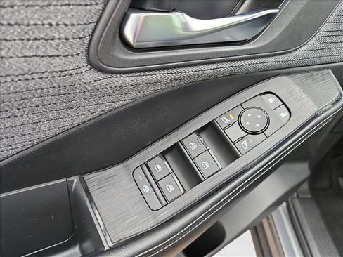 Used 2023 Nissan Rogue SV image 11