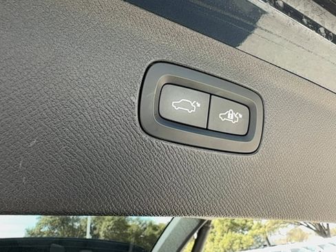 Used 2021 Volvo XC90 T5 Momentum w/ Protection Package Premier image 23