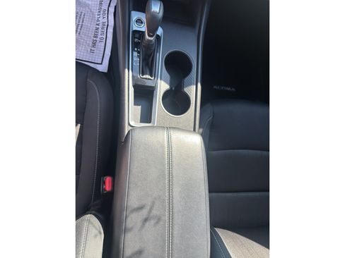Used 2025 Nissan Altima 2.5 SV FWD image 10