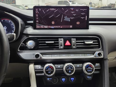 Used 2023 Genesis G70 2.0T image 30