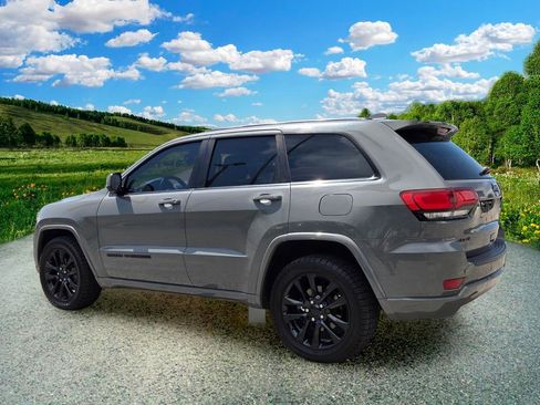 Used 2020 Jeep Grand Cherokee Altitude AWD/4WD image 4