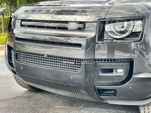 Certified 2023 Land Rover Defender 90 X-Dynamic SE AWD/4WD image 9
