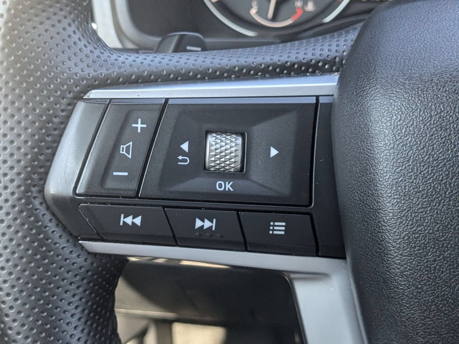 Used 2025 Mitsubishi Outlander SE AWD/4WD image 17