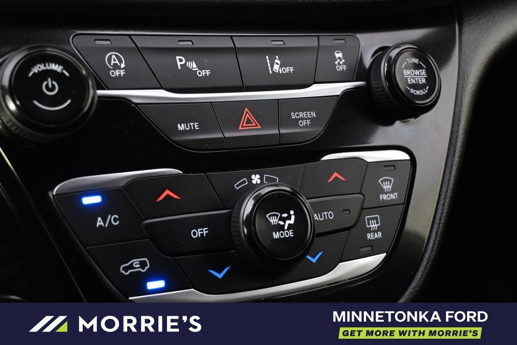 Used 2026 Chrysler Pacifica Select FWD image 34