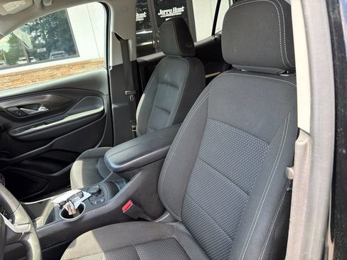 Used 2022 GMC Terrain SLE w/ Driver Convenience Package AWD/4WD image 3