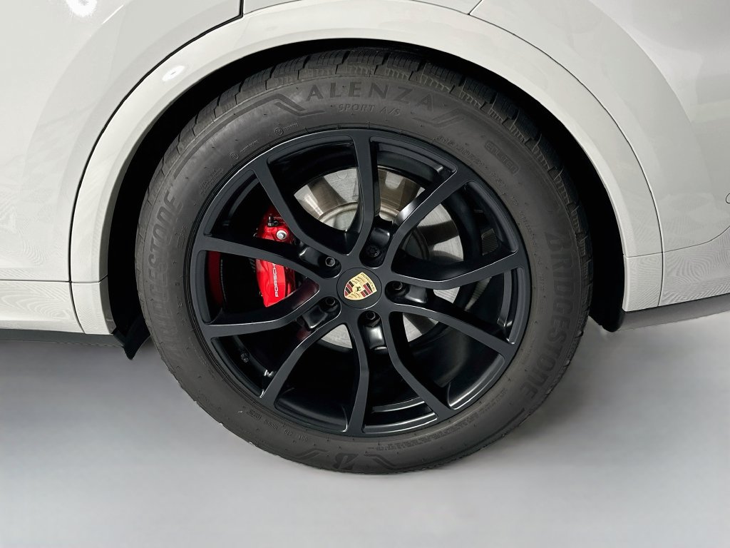Certified 2025 Porsche Cayenne S AWD/4WD image 33