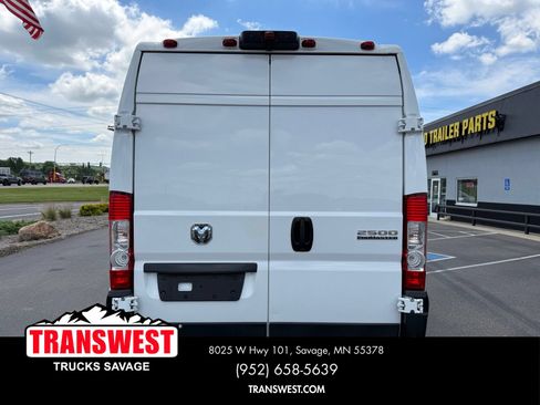 Used 2025 RAM ProMaster 2500 w/ Convenience Group FWD image 13
