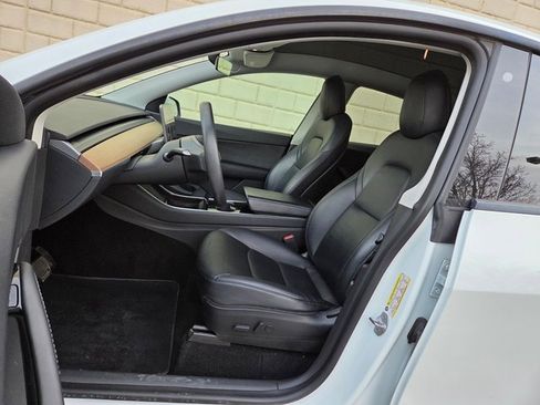 Used 2020 Tesla Model Y Long Range image 24