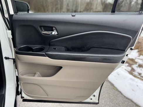 Used 2017 Honda Pilot Touring image 16