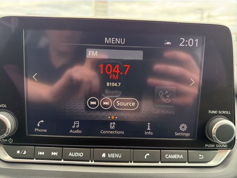 Used 2024 Nissan Rogue SV image 25