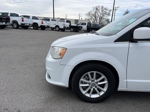 Used 2018 Dodge Grand Caravan SXT image 6