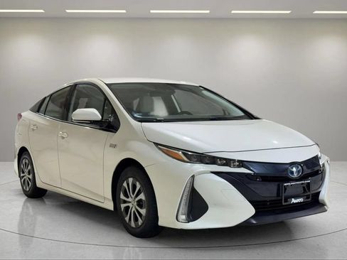 Used 2020 Toyota Prius Prime XLE FWD image 1