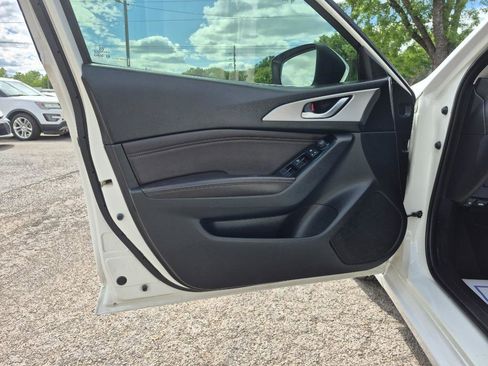 Used 2017 MAZDA MAZDA3 Touring FWD image 19