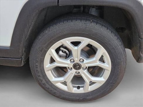 Used 2025 Jeep Compass Latitude image 26