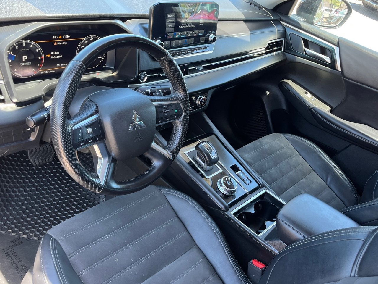 Used 2023 Mitsubishi Outlander SE FWD image 16