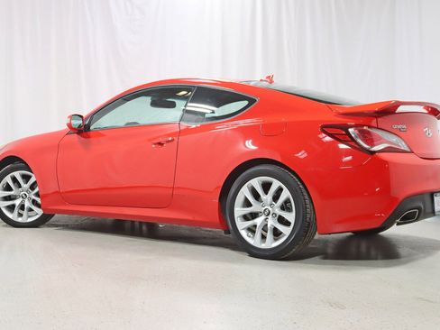 Used 2015 Hyundai Genesis 3.8 image 9