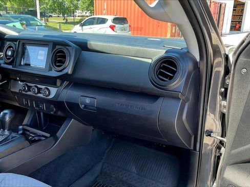 Used 2022 Toyota Tacoma SR w/ SR Convenience Package image 17