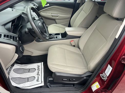 Used 2017 Ford Escape SE image 17