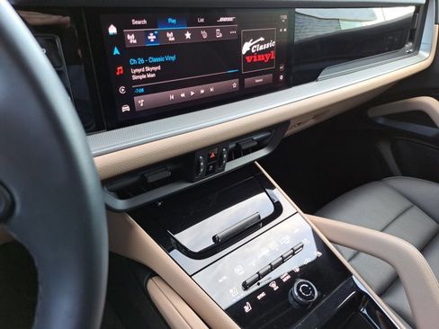 Certified 2024 Porsche Cayenne image 32