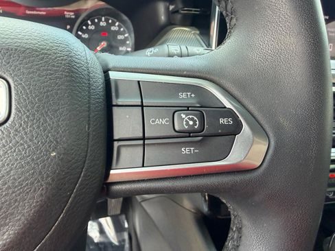Used 2024 Jeep Compass Latitude w/ Convenience Group AWD/4WD image 28