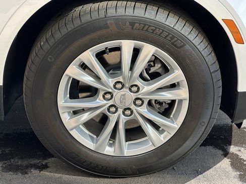 New 2025 Cadillac XT5 Luxury image 5