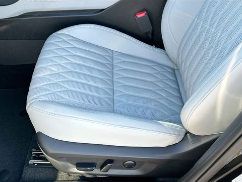 New 2025 Mitsubishi Outlander SEL image 14