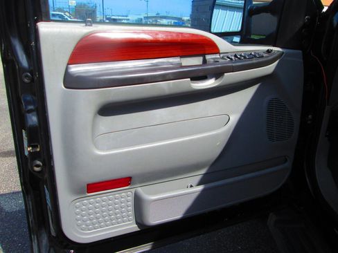 Used 2005 Ford F250 Harley-Davidson image 11