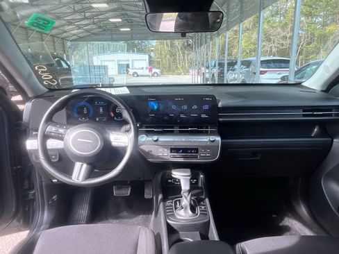 Used 2025 Hyundai Kona SEL image 7