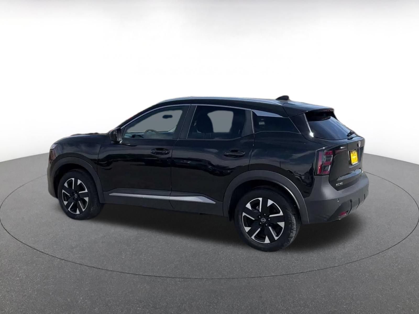 Used 2026 Nissan Kicks SV w/ Cold Weather Package AWD/4WD image 9