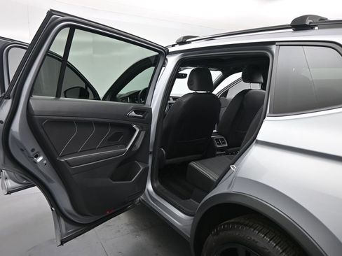 Used 2023 Volkswagen Tiguan SE R-Line image 14
