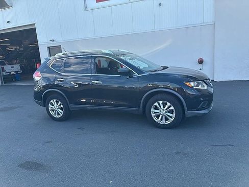Used 2016 Nissan Rogue SV w/ SV Premium Package AWD/4WD image 3