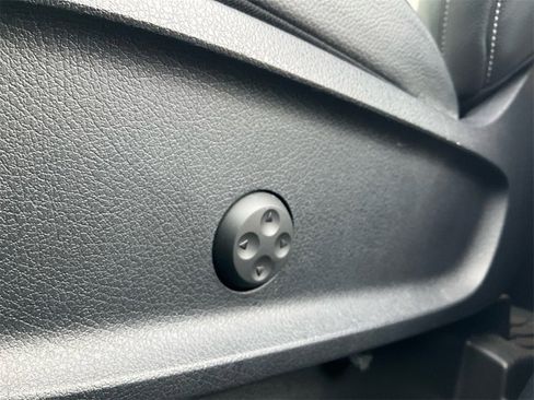 Used 2023 Mercedes-Benz GLB 250 image 35