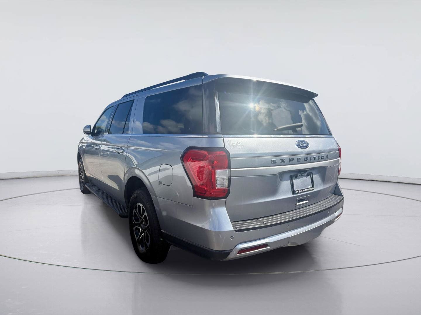 Used 2024 Ford Expedition Max XLT AWD/4WD image 5