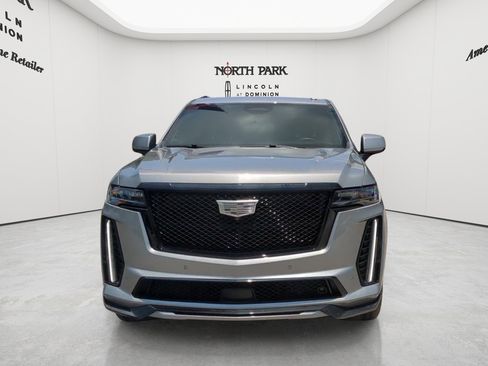 Used 2023 Cadillac Escalade ESV V w/ LPO, ONYX Package AWD/4WD image 2