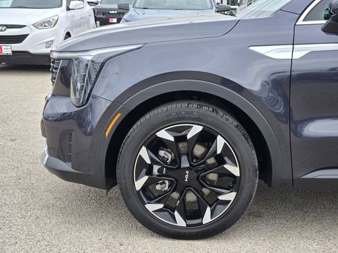 Certified 2025 Kia Sorento EX FWD image 6