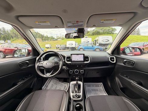 Used 2023 Hyundai Venue Limited FWD image 18