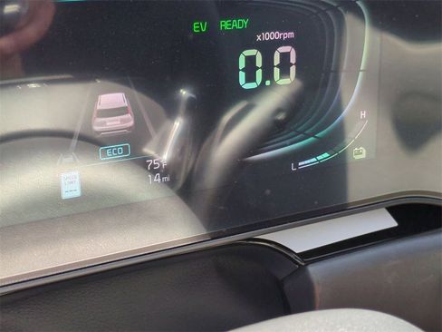 New 2025 Kia Niro SX Touring image 20