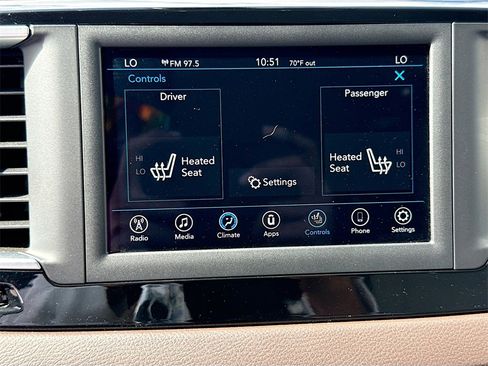 Used 2018 Chrysler Pacifica Touring-L image 14