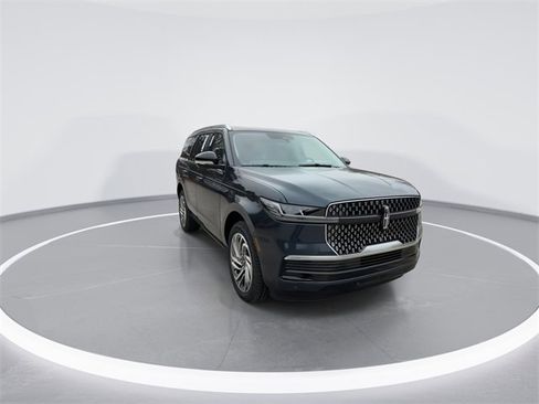 New 2025 Lincoln Navigator Reserve image 2