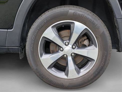 Used 2019 Jeep Cherokee Limited AWD/4WD image 24