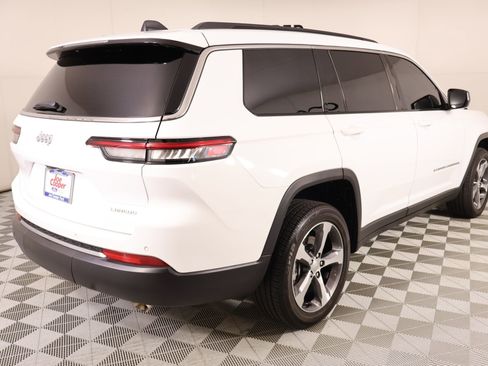 Used 2025 Jeep Grand Cherokee L Laredo RWD image 21